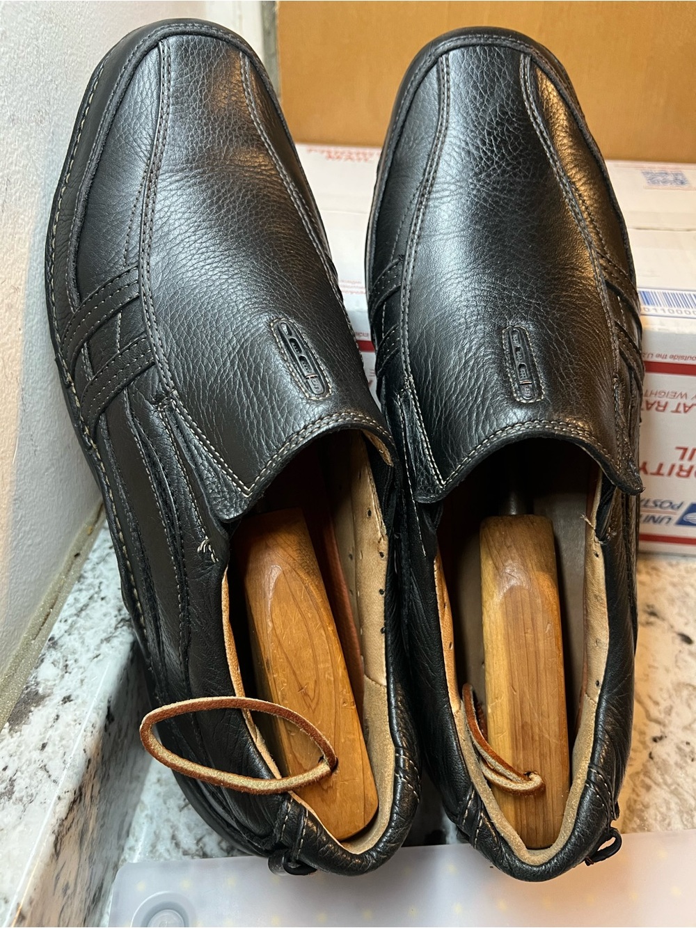 Unstructured Un.Bend by Clark’s Men's11.5 Black Leather Slip On Loafers
